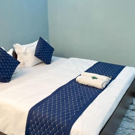 Hotel Abhinandan Индаур Экстерьер фото