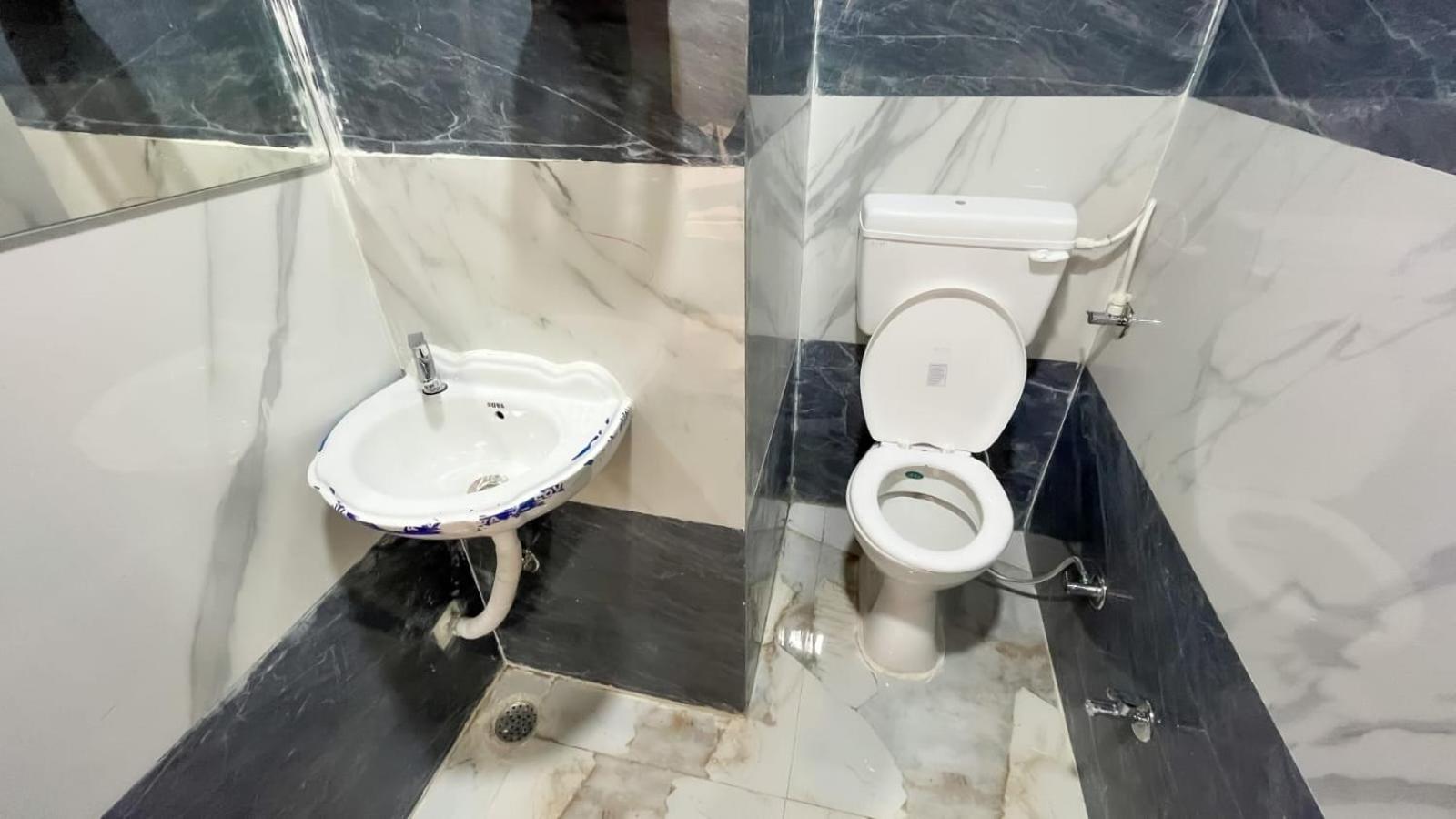 Hotel Abhinandan Индаур Экстерьер фото