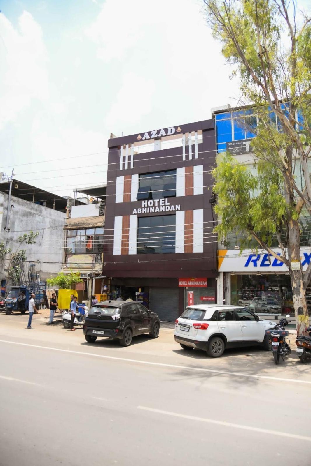 Hotel Abhinandan Индаур Экстерьер фото