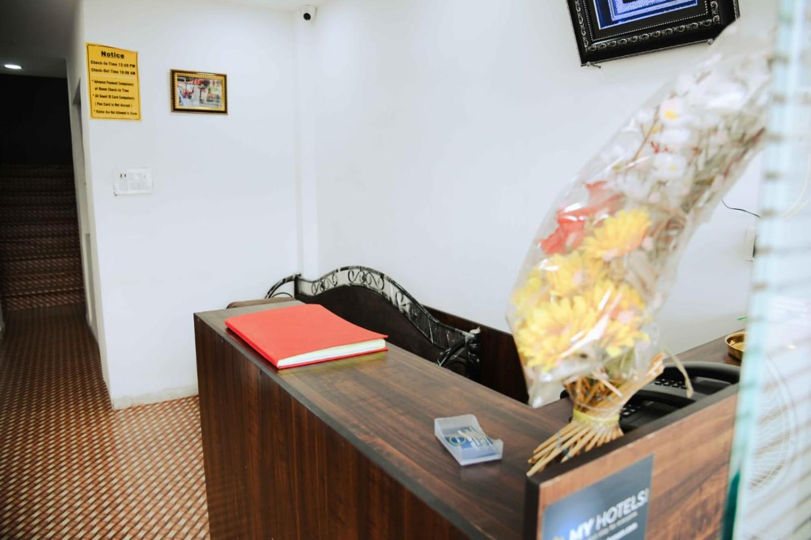 Hotel Abhinandan Индаур Экстерьер фото