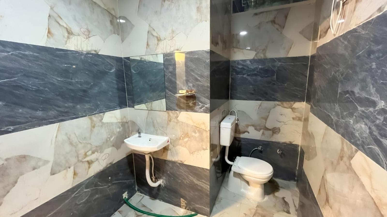 Hotel Abhinandan Индаур Экстерьер фото