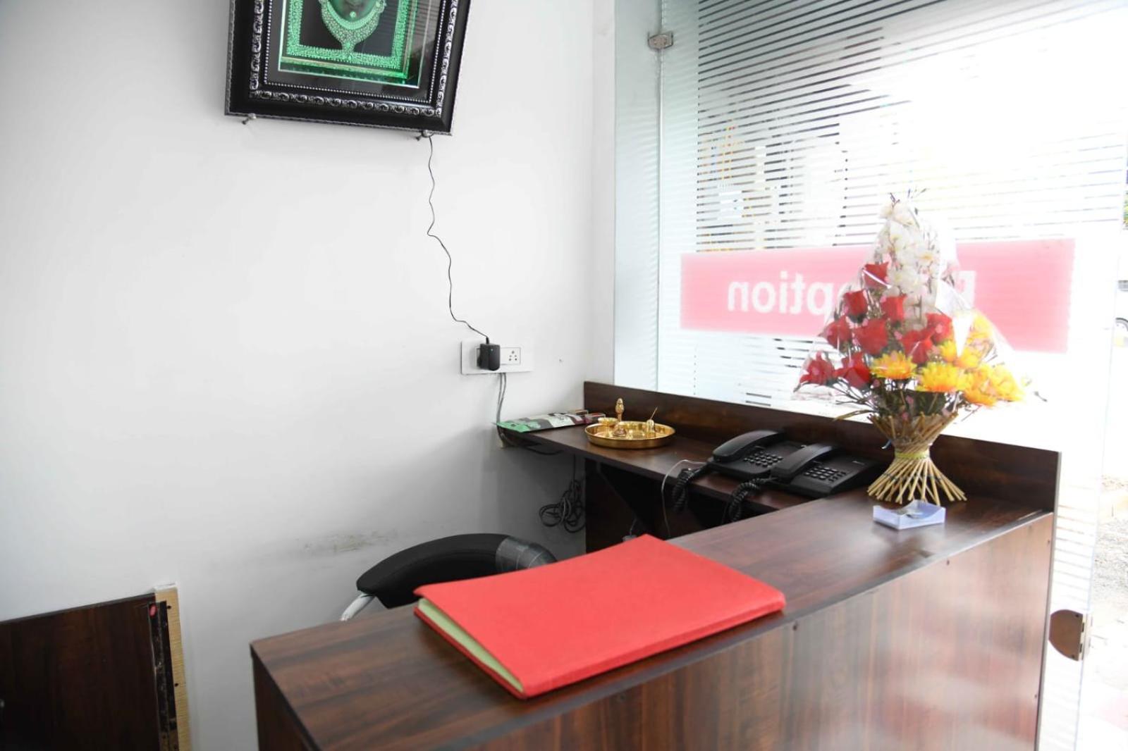 Hotel Abhinandan Индаур Экстерьер фото